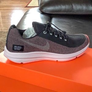 Womens Nike Zoom Winflo 5 Run Shield Sneaker 7.5